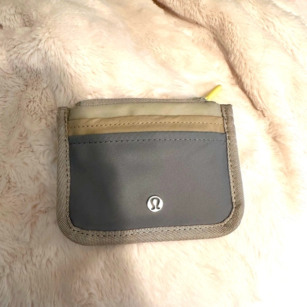 Lululemon wallet